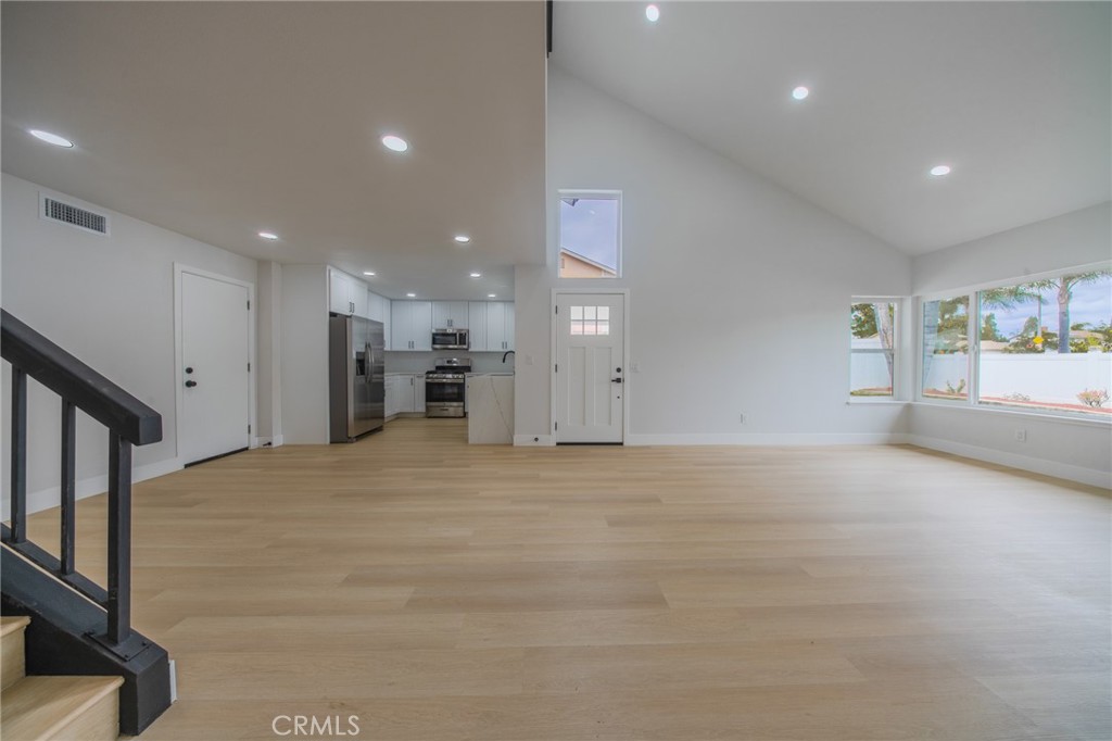 https://media.crmls.org/medias/c261cb2b-5268-405d-9e6e-b86f386e9d70.jpg?preset=X-Large
