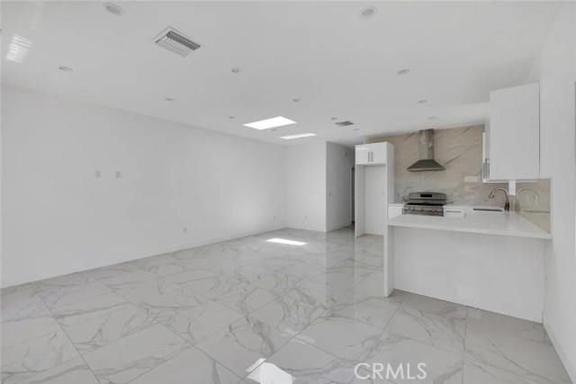 Detail Gallery Image 3 of 20 For 634 E Valencia Ave, Burbank,  CA 91501 - 2 Beds | 2 Baths