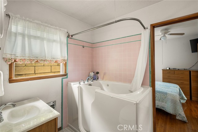 273 N Cleveland Street, Orange CA: https://media.crmls.org/medias/c2633998-40b0-400f-959d-d04f5536878c.jpg