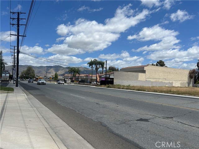 608 N San Jacinto Street, Hemet CA: https://media.crmls.org/medias/c2633b80-a41f-43b8-98fa-70d12a2297fe.jpg