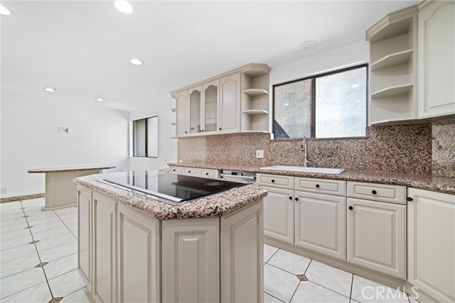 5335 White Oak Avenue, Encino CA: https://media.crmls.org/medias/c2647793-c450-49d9-9146-10a90a8efb40.jpg