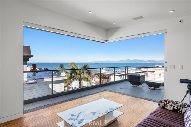 Detail Gallery Image 8 of 75 For 228 31st St, Manhattan Beach,  CA 90266 - 4 Beds | 3/2 Baths
