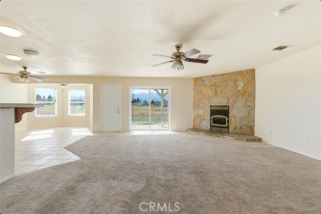 6895 Coyote Rd, Phelan CA: https://media.crmls.org/medias/c264c173-153b-40f5-8309-4de862261e90.jpg