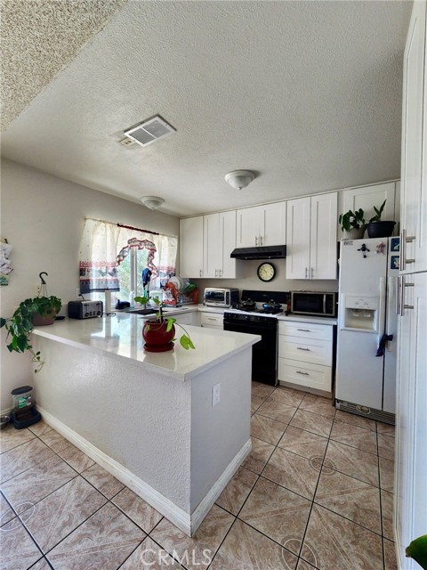 Detail Gallery Image 1 of 10 For 24499 Brodiaea Ave, Moreno Valley,  CA 92553 - 3 Beds | 2 Baths