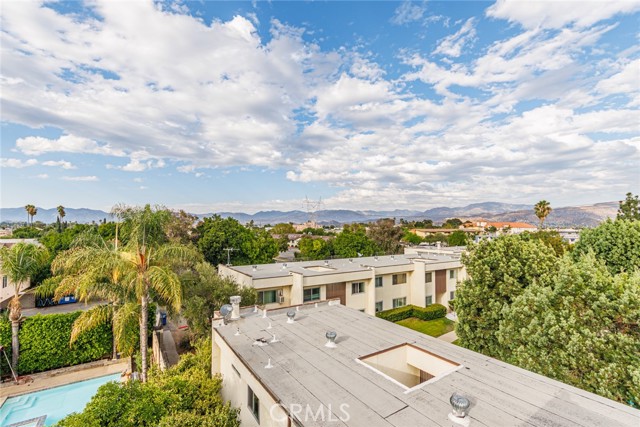 Detail Gallery Image 21 of 27 For 11839 1/2 Runnymede, North Hollywood,  CA 91605 - 4 Beds | 4 Baths