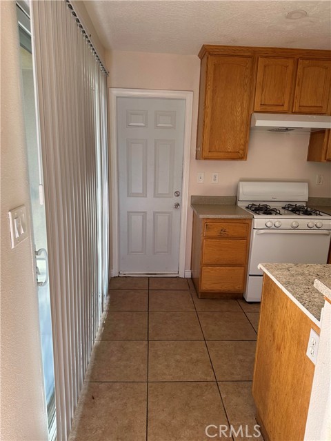 16585 Pine Street, Hesperia CA: https://media.crmls.org/medias/c2663e82-ab00-476d-8b89-f0c73fc22d08.jpg