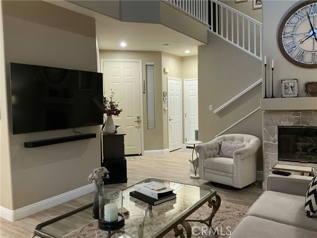 Detail Gallery Image 15 of 44 For 508 Bannister Way #B,  Simi Valley,  CA 93065 - 3 Beds | 2/1 Baths