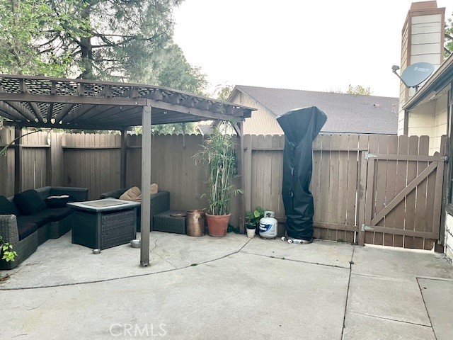 Detail Gallery Image 9 of 12 For 13930 Olive Grove, Sylmar,  CA 91342 - 2 Beds | 2 Baths