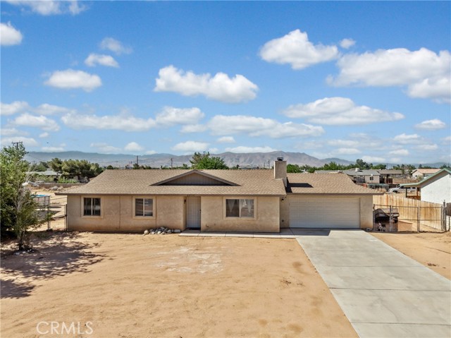 22379 Lone Eagle Rd, Apple Valley, CA 92308