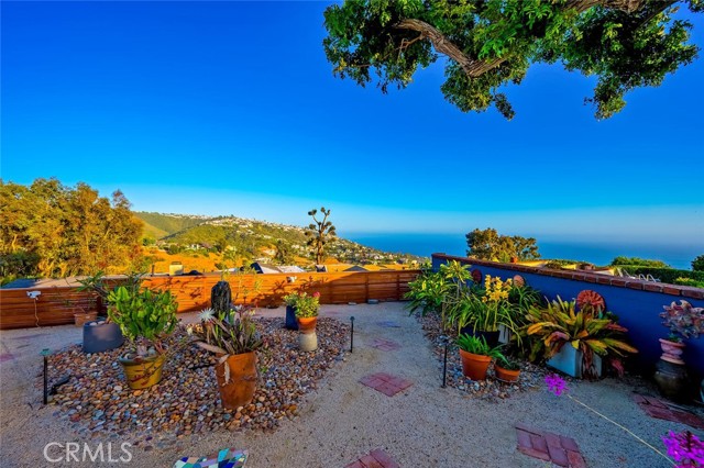 1687 Temple Hills Drive, Laguna Beach CA: https://media.crmls.org/medias/c268fbf2-fc6b-4ebb-9f36-9273431b1d55.jpg