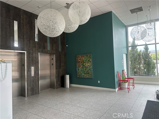 56 E Duarte Road, Arcadia CA: https://media.crmls.org/medias/c269d66d-22df-4bf0-871e-d2a870fc4827.jpg