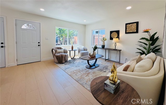 Detail Gallery Image 5 of 14 For 1781 W 24th St, Los Angeles,  CA 90018 - 4 Beds | 2 Baths
