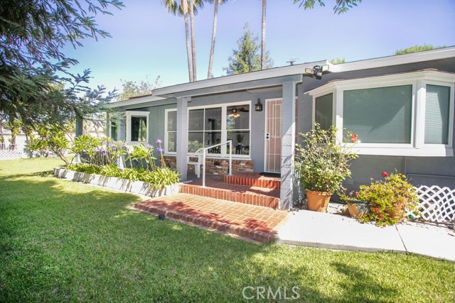 1019 W Milton Drive, Glendora CA: https://media.crmls.org/medias/c26bc27f-568b-481c-be6b-66520380565e.jpg