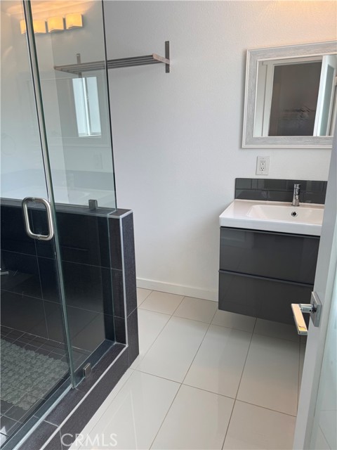 Detail Gallery Image 6 of 9 For 219 Geneva a,  Huntington Beach,  CA 92648 - 1 Beds | 1 Baths