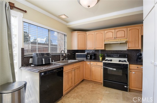 Detail Gallery Image 10 of 24 For 5033 Brooklawn, Riverside,  CA 92504 - 3 Beds | 2/1 Baths