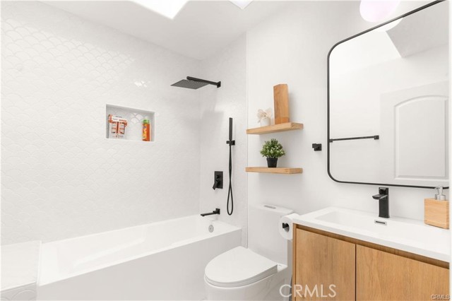 Detail Gallery Image 9 of 15 For 503 Oleander, Los Angeles,  CA 90042 - 4 Beds | 2 Baths