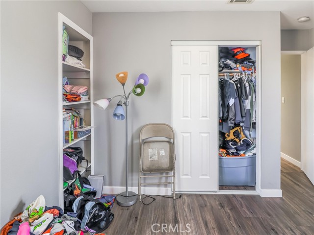 Detail Gallery Image 7 of 19 For 820 W Compton Bld #5,  Compton,  CA 90220 - 4 Beds | 2/1 Baths