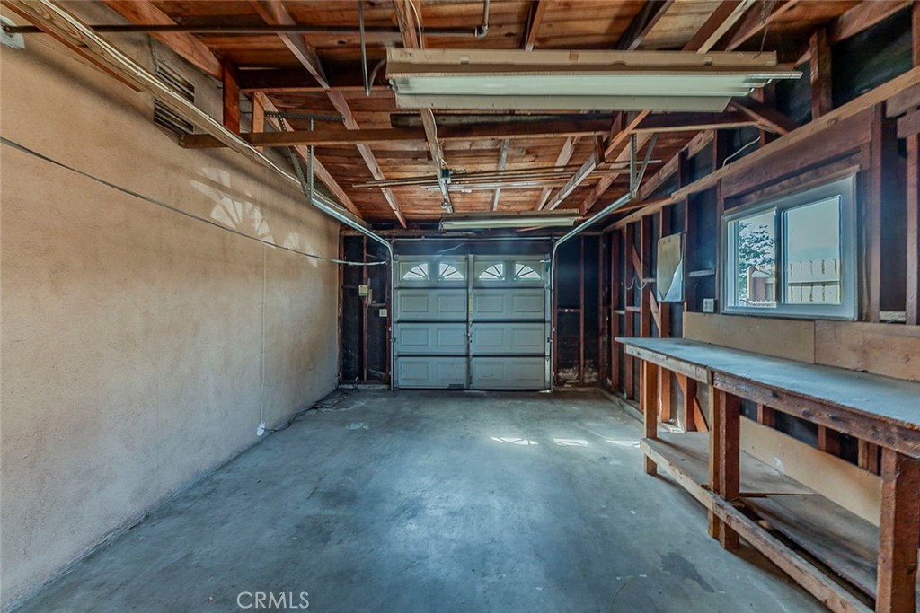 https://media.crmls.org/medias/c26ca840-b160-4006-98ba-c34c337b45e3.jpg?preset=X-Large