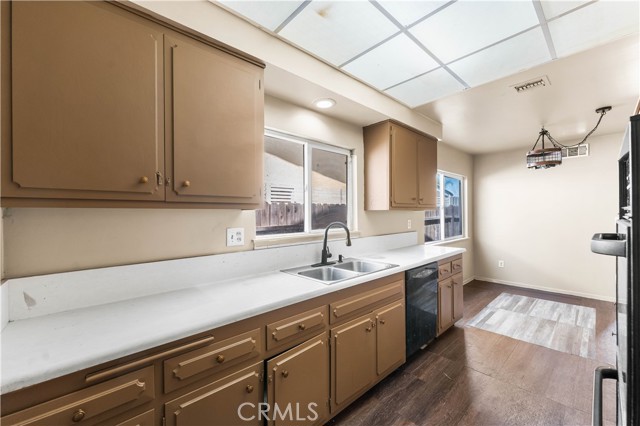 9946 Ruffner Avenue, North Hills CA: https://media.crmls.org/medias/c26d2fc1-af52-4f15-a893-9d44e567ce1b.jpg
