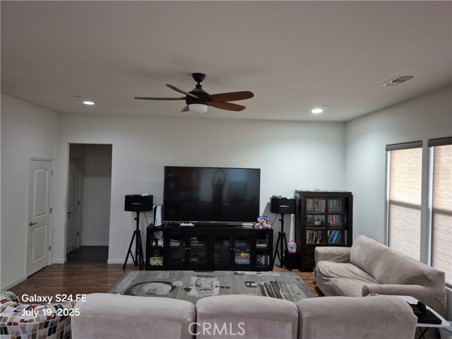 4033 Morrison Way, Roseville CA: https://media.crmls.org/medias/c26d6fa4-7081-4b9d-a166-b06d31e0a3b1.jpg