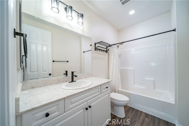 Detail Gallery Image 28 of 54 For 135 Neptune, Irvine,  CA 92618 - 2 Beds | 2/1 Baths