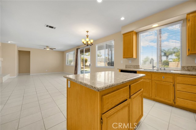Detail Gallery Image 10 of 35 For 930 via Blairo, Corona,  CA 92879 - 5 Beds | 3 Baths