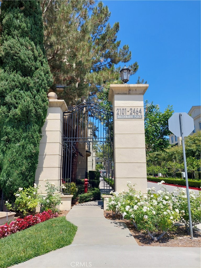 Gate and address