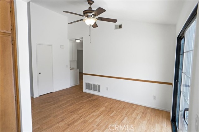 Detail Gallery Image 9 of 17 For 19950 Avenue of the Oaks, Newhall,  CA 91321 - 2 Beds | 2 Baths