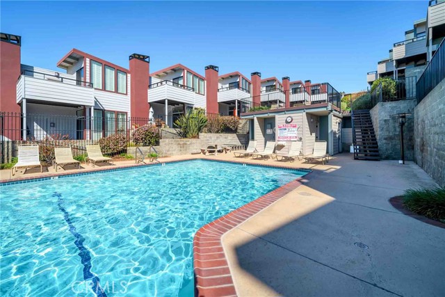 420 Palos Verdes Boulevard, Redondo Beach CA: https://media.crmls.org/medias/c26f6465-b808-4076-bb49-f569ad9522be.jpg