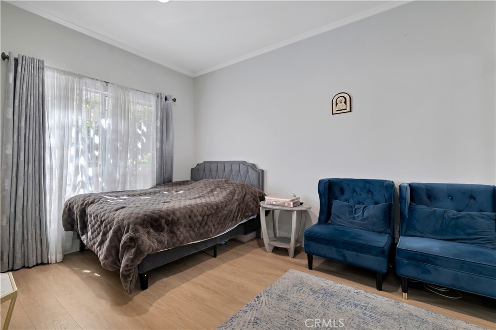 https://media.crmls.org/medias/c27097b5-dcf3-4316-ba0c-1d8d1d1708c7.jpg?preset=X-Large