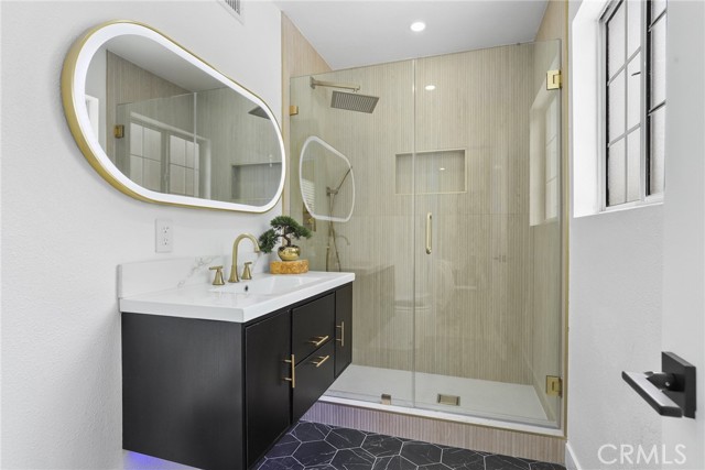 Detail Gallery Image 24 of 34 For 12635 Dorina Pl, Granada Hills,  CA 91344 - 5 Beds | 3/1 Baths