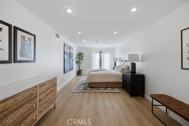 1940 N Highland Avenue, Los Angeles CA: https://media.crmls.org/medias/c271c184-2a68-4616-b742-73e9fa68e4cb.jpg