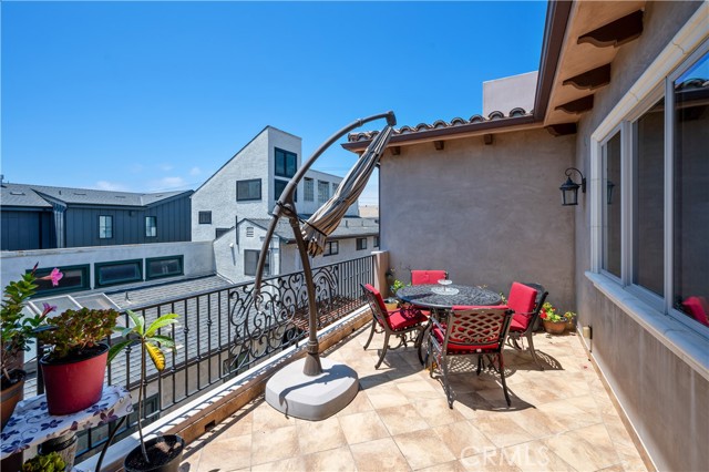 1407 S Catalina Avenue, Redondo Beach CA: https://media.crmls.org/medias/c27254c2-7096-4d27-be3d-646e4b752ffd.jpg
