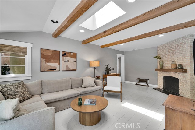Detail Gallery Image 18 of 59 For 18090 Karen Dr, Encino,  CA 91316 - 4 Beds | 2/1 Baths