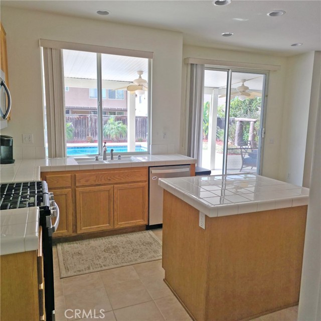 Detail Gallery Image 8 of 32 For 31935 Violet Dr, Winchester,  CA 92596 - 4 Beds | 3 Baths