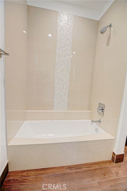 FIRST LEVEL SHOWER/TUB