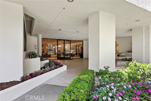 2122 Century Park Lane, Los Angeles CA: https://media.crmls.org/medias/c273510c-b86c-4040-90c3-45b48059b622.jpg