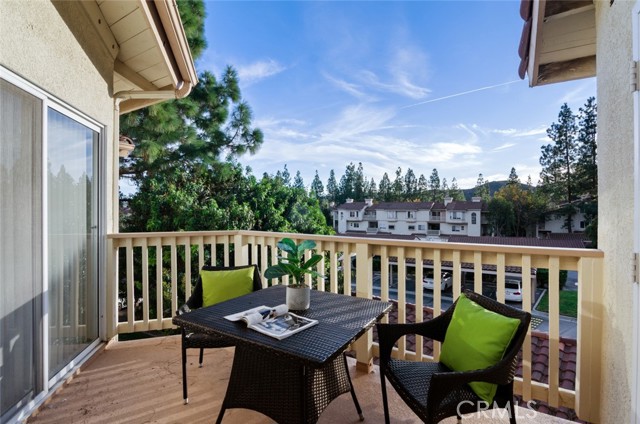 Detail Gallery Image 2 of 21 For 5805 Oak Bend #302,  Oak Park,  CA 91377 - 1 Beds | 1 Baths