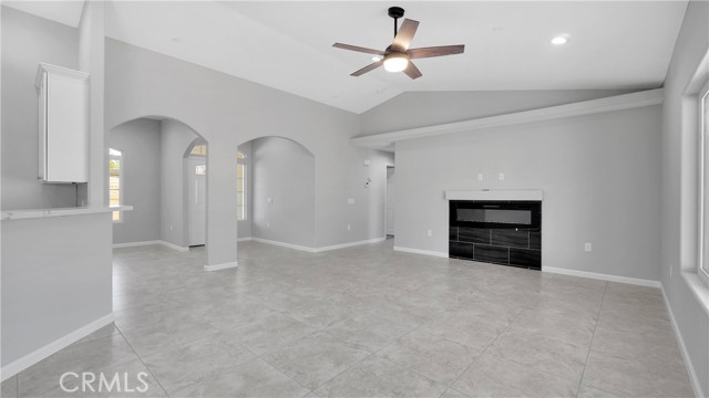 7939 Lassen Avenue, Hesperia CA: https://media.crmls.org/medias/c273feb1-1416-403e-91c5-bb4da58fbe04.jpg