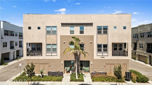1698 Hollyleaf Ter, Montebello CA: https://media.crmls.org/medias/c2742ccc-218a-4d38-a27c-62aa9d91612b.jpg