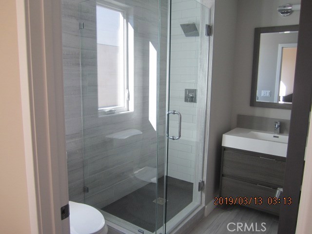 Detail Gallery Image 13 of 22 For 6220 Tyrone Ave #6220 1/2,  Van Nuys,  CA 91401 - 3 Beds | 3 Baths