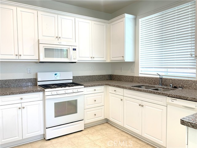 Detail Gallery Image 5 of 11 For 8478 Tavano Pl, Rancho Cucamonga,  CA 91730 - 3 Beds | 2/1 Baths