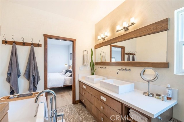 3004 Oak Avenue, Manhattan Beach, California 90266, 3 Bedrooms Bedrooms, ,2 BathroomsBathrooms,Residential,Sold,Oak,SB22239003