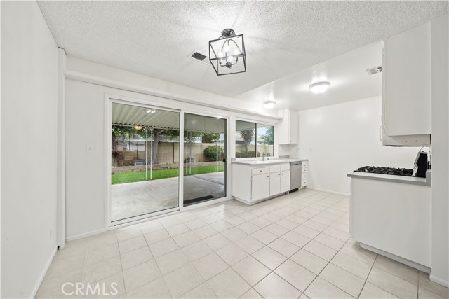 Detail Gallery Image 7 of 15 For 19111 Lindsay Ln, Huntington Beach,  CA 92646 - 3 Beds | 2 Baths