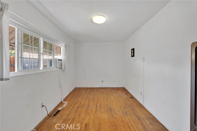 10125 Annetta Ave., South Gate CA: https://media.crmls.org/medias/c279d37f-6229-48d5-9e84-1c98ecfeb7e6.jpg