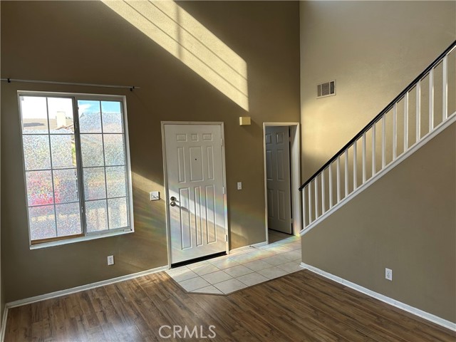 Detail Gallery Image 4 of 14 For 323 Camden Ct, Corona,  CA 92879 - 3 Beds | 2/1 Baths