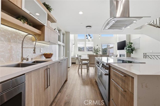 Detail Gallery Image 8 of 67 For 1745 Spreckels Ln, Redondo Beach,  CA 90278 - 3 Beds | 4/1 Baths