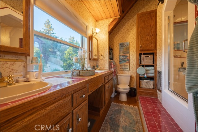 43811 Canyon Crest Drive, Big Bear Lake CA: https://media.crmls.org/medias/c27ce382-6a09-48ac-a376-a5e7fd031444.jpg