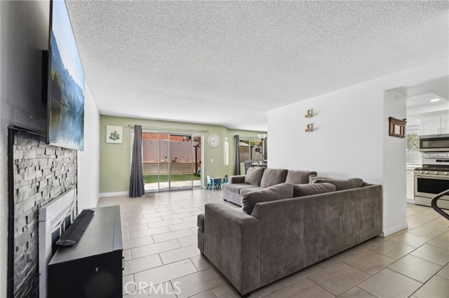 Detail Gallery Image 5 of 27 For 13138 Pan Am Bld, Moreno Valley,  CA 92553 - 3 Beds | 2/1 Baths