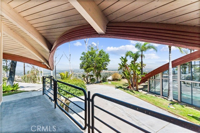 2360 Boulder Bluffs Court, Riverside CA: https://media.crmls.org/medias/c27ffc43-f81d-4277-81c2-4c233880c724.jpg
